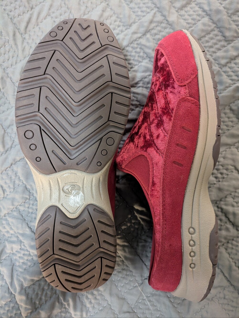 8.5M Easy Spirit Comfort Slip-On Sneakers in Burgundy Red Velvet NWT